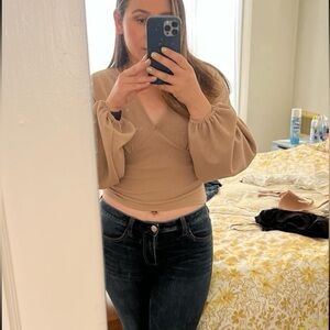 Express puffed long sleeve cropped blouse